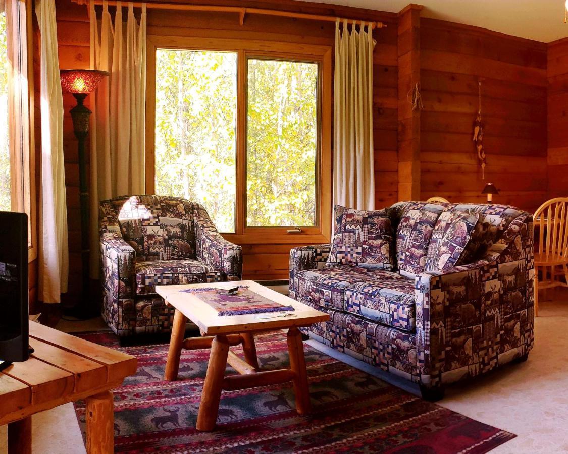 Mica Mountain Lodge & Log Cabins Tête Jaune 외부 사진