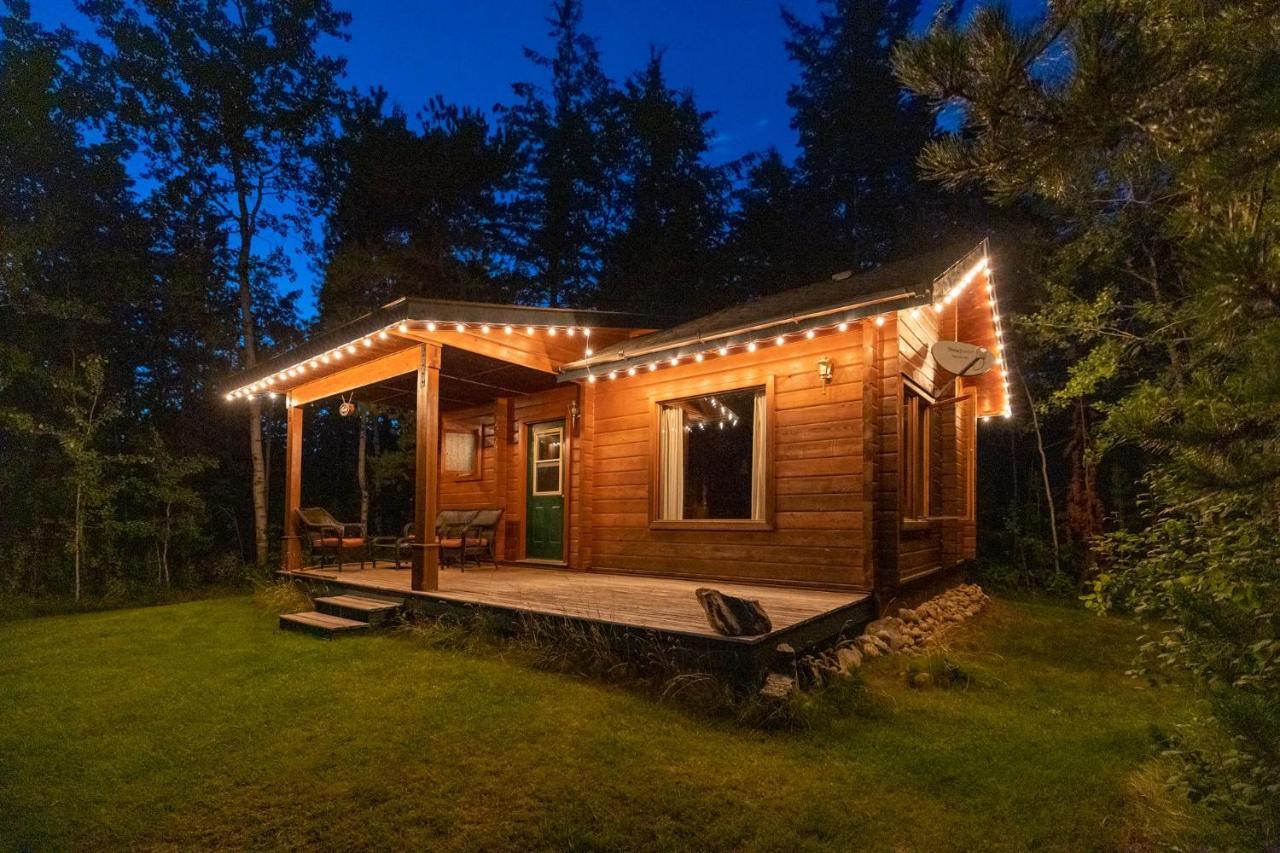 Mica Mountain Lodge & Log Cabins Tête Jaune 외부 사진