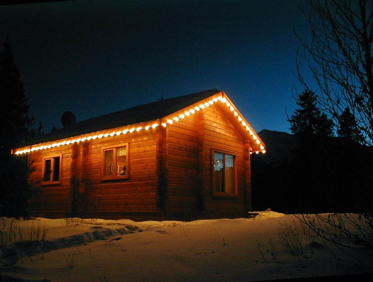 Mica Mountain Lodge & Log Cabins Tête Jaune 외부 사진
