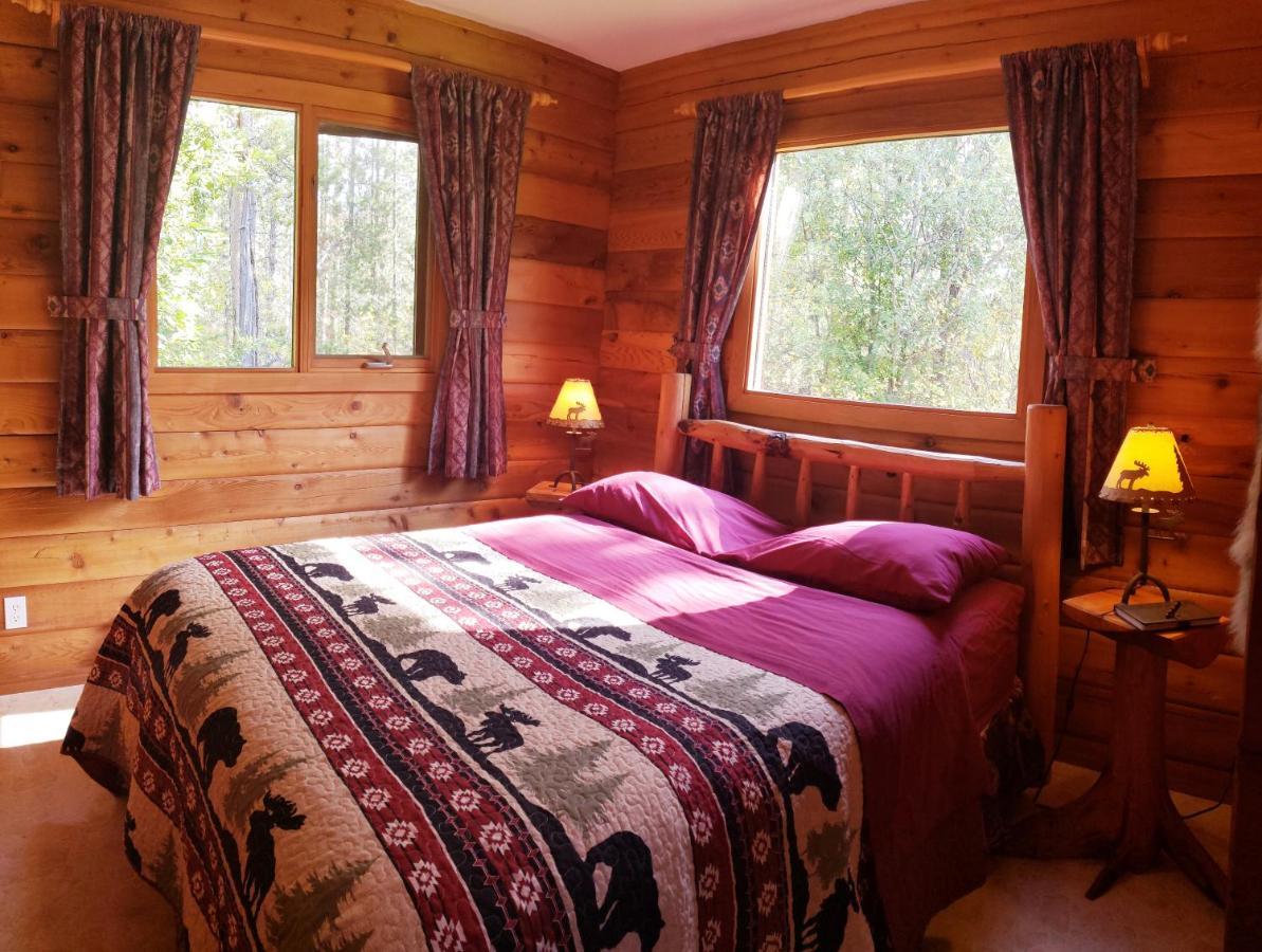 Mica Mountain Lodge & Log Cabins Tête Jaune 외부 사진