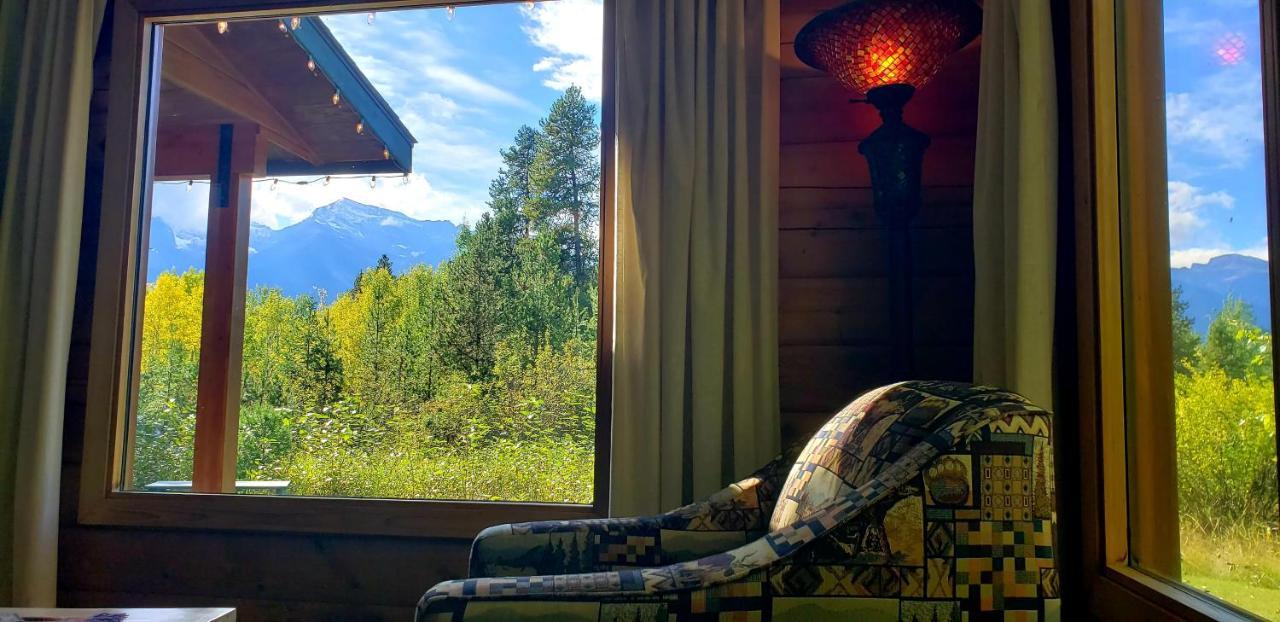 Mica Mountain Lodge & Log Cabins Tête Jaune 외부 사진