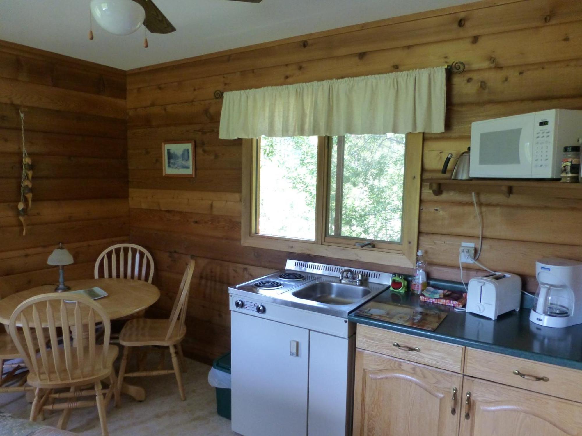Mica Mountain Lodge & Log Cabins Tête Jaune 외부 사진
