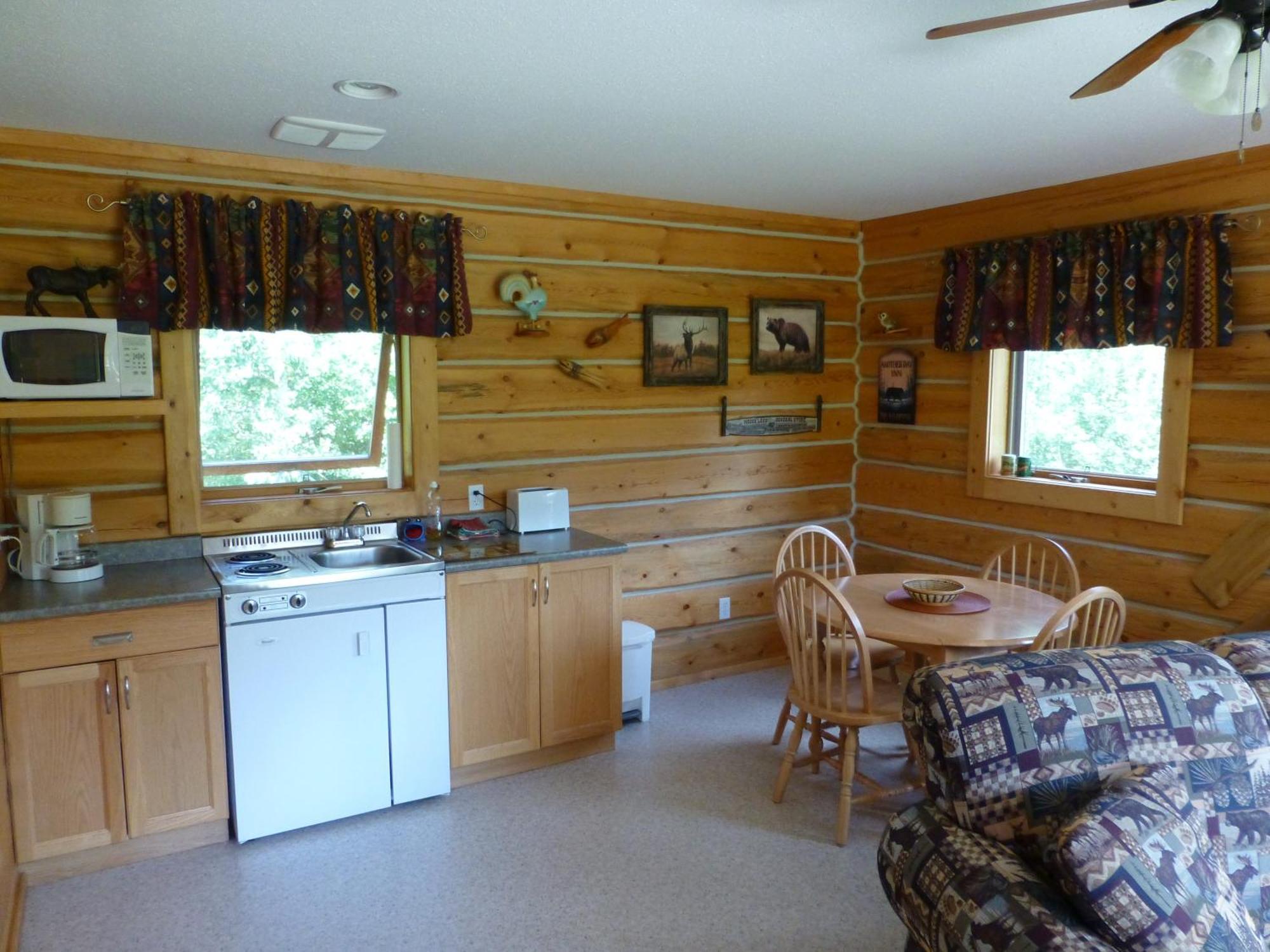 Mica Mountain Lodge & Log Cabins Tête Jaune 외부 사진